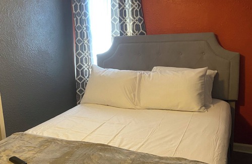 Kansas City House | Jazzy Charmer located in the Heart of Kansas City, MO., & Close To Everything KC