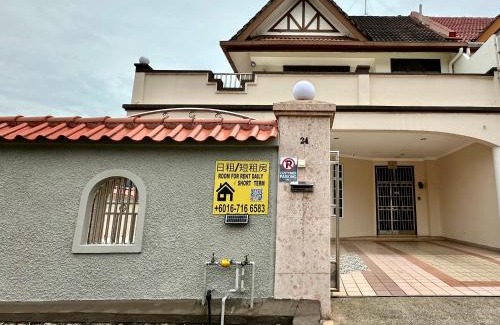 Central District House | JB Town Landed House 22pax near CIQ 4B3B