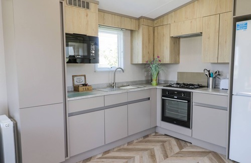 West Heslerton Cottage | JEAN'S PLACE, pet friendly, with hot tub in West Heslerton