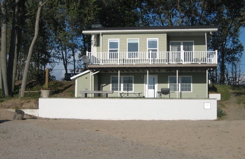 Henderson Cottage | Jefferson Park Sand Beach Cottage on Lake Ontario