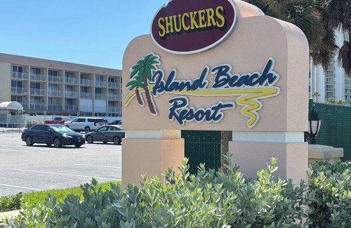 Hutchinson Island South Apartment | Jensen Beach FL "STAY ON BEACH” Turtle season! Watch babies dash to the sea!