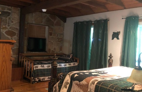 Licking Cabin | Jesse and James Hideout On “The Big Piney River”