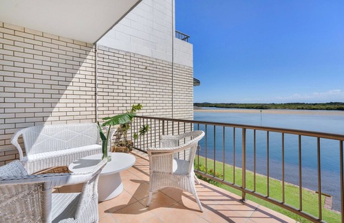 Maroochydore Apartment | Jetty Flats - Stylish Waterfront Escape
