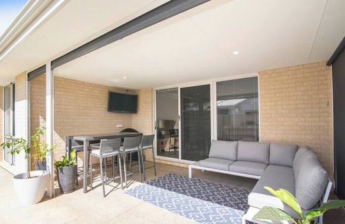 West Busselton House | Jetty Retreat- minutes to town and beach