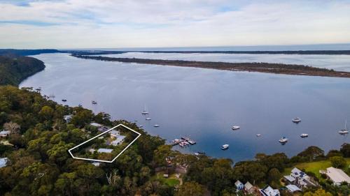 Nungurner House | Jetty View - Lorikeet Cabin