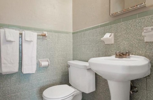 Indian Lake Estates Hotel | JJ's Motel