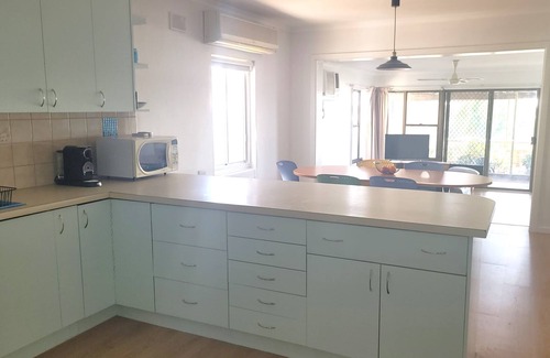 Port Broughton Hotel | JJ's Shack, Port Broughton