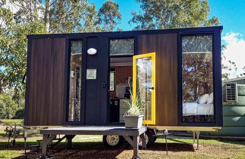 South Kolan House | JJJ's Ranch Farm 2 by Tiny Away