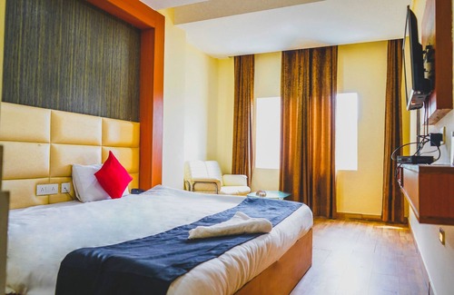 Sector 39 Hotel | JK Suites
