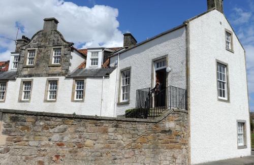 Dysart Apartment | John McDouall Stuart View