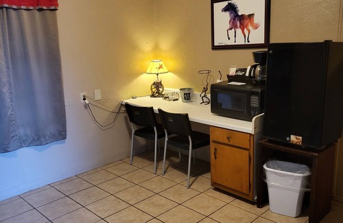 Buchanan Dam Cabin | John Wayne Suite