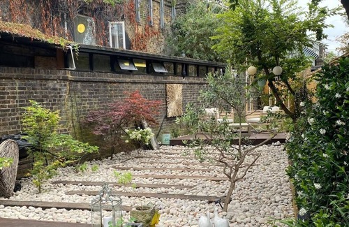 Chiswick Apartment | Joie de Vivre - One Bedroom Apartment, Sleeps 4