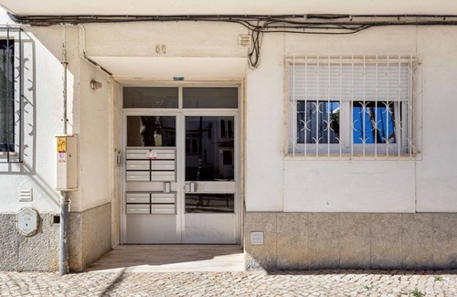 Carcavelos Apartment | JOIVY Impressive 2-bed flat near the beach