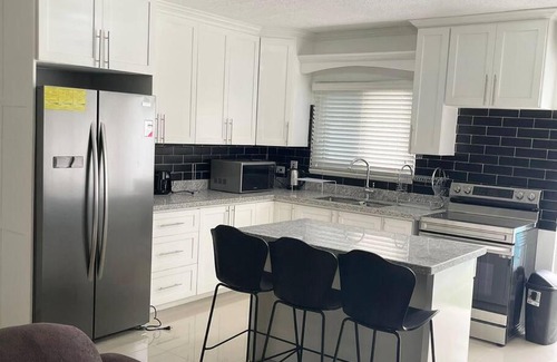 Molynes Gardens Apartment | JoJo’s Stay- Cozy 1BR w/Pool and Breathtaking View