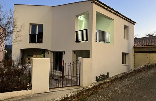Greoux-les-Bains Apartment | Joli Appartement Tout Équipé