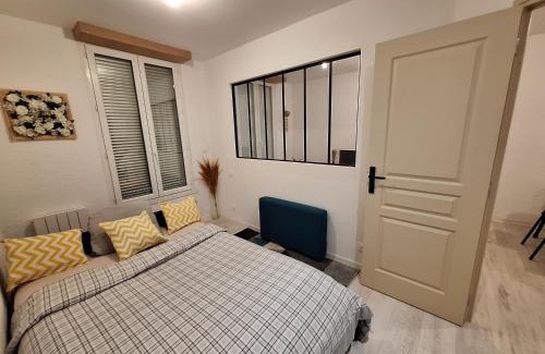 Saint-Jean-d'Angely Apartment | Joli T2 rénové bord plan d'eau
