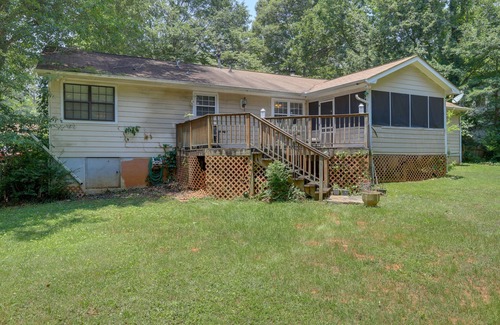 Jonesboro House | Jonesboro Home w/Screened-In Porch & Fire Pit!