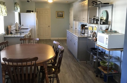 Shoreline Park Cabin | Jordan River Skiing/Fishing Vacation House - Snowbirds Welcome.
