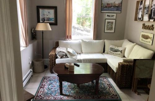 Hull Bed & Breakfast | Josephine's on the Bay Bed and Breakfast