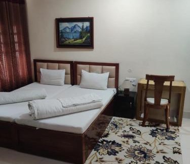 Sualkuchi Hotel | Joyable Homestay Near Sankardev Netralay