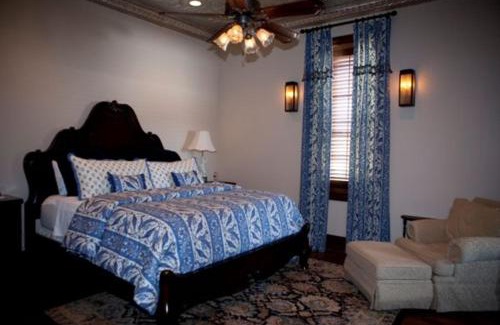 Jacksboro Bed & Breakfast | JR's Chophouse B&B