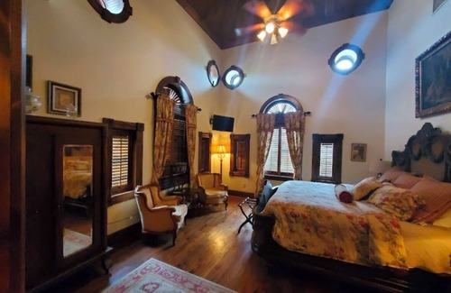 Jacksboro Bed & Breakfast | JR's Chophouse B&B