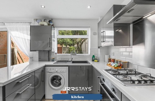 Wolverhampton House | JRR Stays - West Midlands - Wolverhampton - WV11