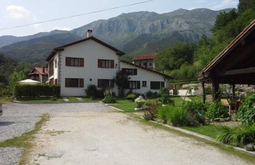 Penamellera Alta House | Juana, Village House, sleeps 8. Large families. Between Picos and beach.