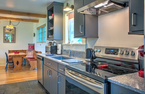 Black Mountain House | Jubilee Mountain Homestead | Hot Tub + Views⛰️ Near Black Mtn + Biltmore Pass