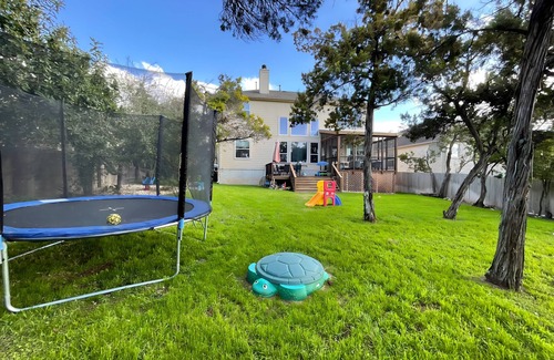 West Oak Hill House | July-Aug ‘25 Available pet-friendly family home!