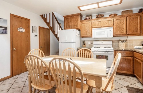 June Lake Condo | June Lake Aspen Meadows 11 Spacious and Quiet