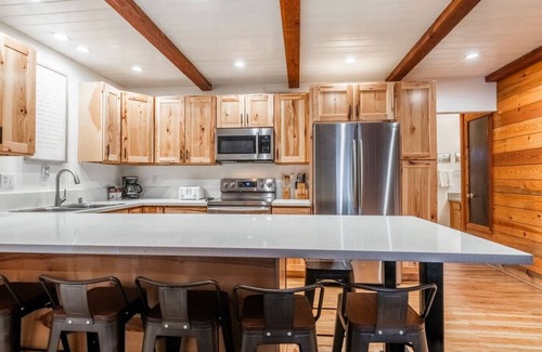 June Lake Condo | June Lake Sierra Suns 4 -Spacious
