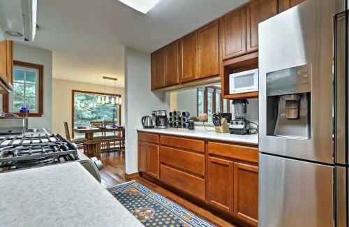 Downtown Juneau Apartment | Juneau Hideaway-Glaciers-5 min to downtown- Hiking