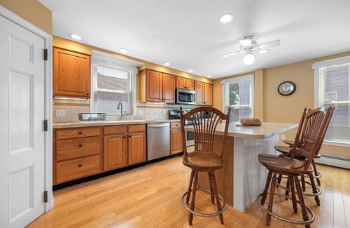 Worcester Apartment | June’s Place: A Centrally located Charming apartment