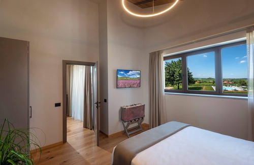 Guarene Bed & Breakfast | Junior suite 103 with balcony - Relais PQlin & Winery.