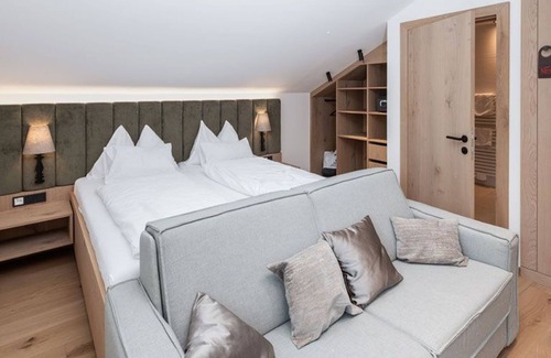Unterach am Attersee House | Junior Suite 2022 with balcony and lake view - Attersee 7 - Hotel STADLER am Attersee, Ihr Seehotel im