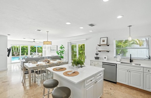Naples Park House | Juniper Presents: Pool Paradise w/Spa – Outdoor Living + Close to Beach & Shops
