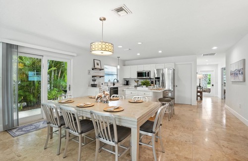 Naples Park House | Juniper Presents: Pool Paradise w/Spa – Outdoor Living + Close to Beach & Shops
