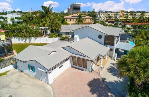 Juno Beach House | Juno Beach Escape *Beach Across the Street*