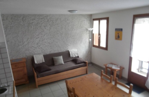 Saint-Colomban-des-Villards Apartment | Just 5 minutes from the Domaine des Sybelles! Fully equipped apartment with view.