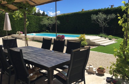 Chateaurenard Villa | Just 6 kms from St Rémy de Provence, charming Provencal villa for 6 Pers