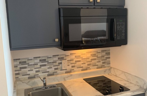 Acme Apartment | Just a few steps to the bay & Amazing Sunsets!