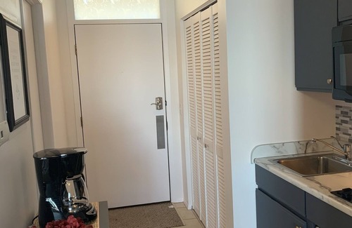 Acme Apartment | Just a few steps to the bay & Amazing Sunsets!