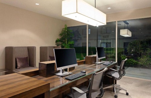 Union City House | Just a short drive to Silicon Valley and Oakland International Airport !