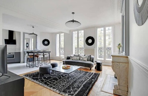 Quartier de la Roquette Apartment | JUST A STONE’S THROW FROM THE ICONIC PLACE DES VOSGES - LE MARAIS - 3 BEDROOM