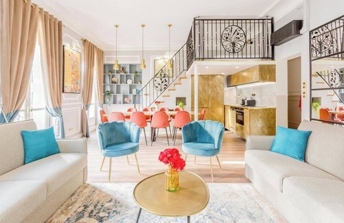 Gaillon Apartment | JUST A STONE’S THROW FROM ICONIC THE LOUVRE & PALAIS GARNIER-RUE DU 4 SEPTEMBRE