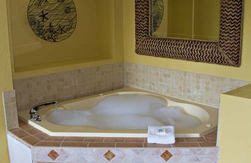 Pompano Beach Resort | Just across from Pompano Beach!
