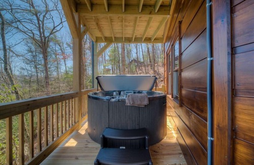 Blue Ridge Cabin | Just Bluffing- Cherry Log | Gorgeous Views | Arcade Games
