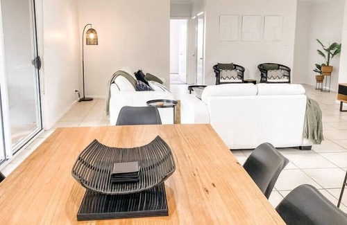 Wagga Wagga House | Just book it!! Florabelle.
