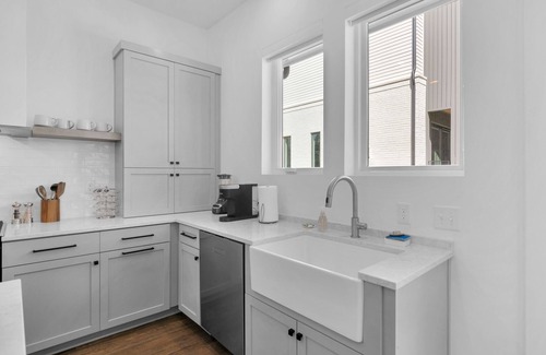 East Lake House | Just Built 3 Bedroom Townhome with Rooftop Patio